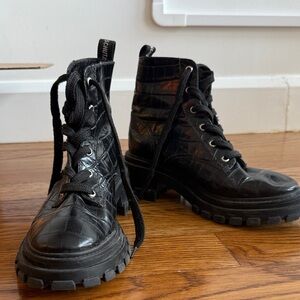 SCHUTZ Black Croc-Patterned Ankle Boots